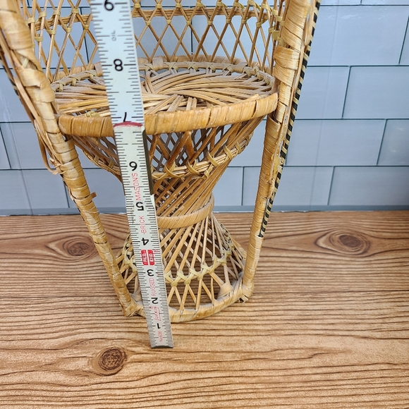 Vintage wicker chair plant stand - Picture 3 of 8